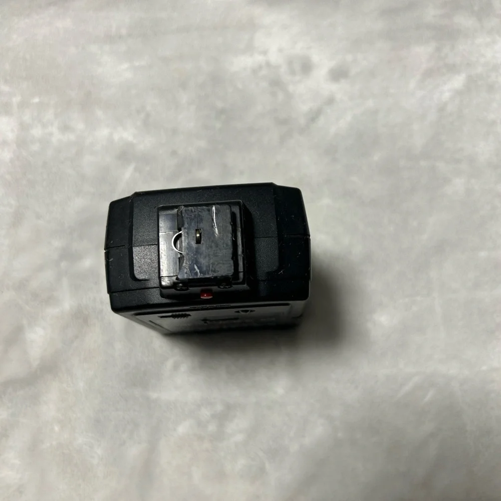 Vintage Vivitar Auto Thyristor 225 Flash shoe-mount flash UNTESTED